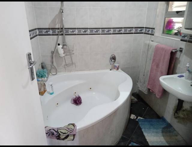 3 BEDROOM HOUSE FOR SALE IN CROYDON